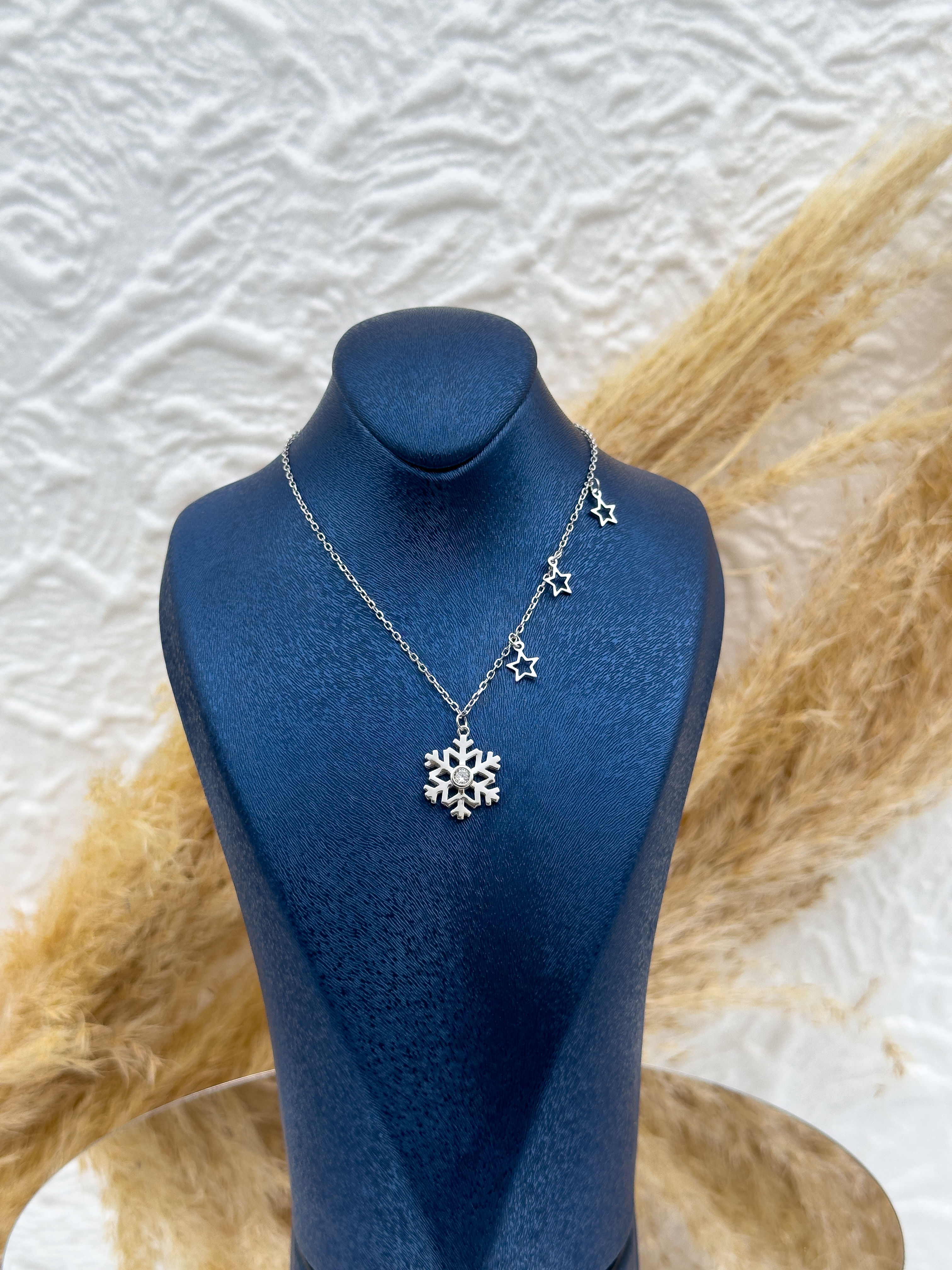 925 Ayar Gümüş Kar Tanesi Figürlü Taşlı Kadın Kolye – Zarif & Şık Tasarım